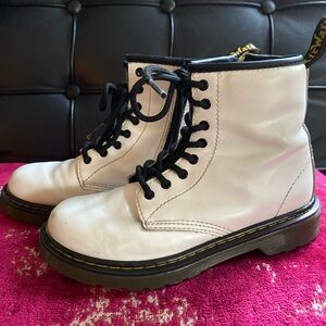 Genuine Leather Little kids White 8 hole  Dr.Martens Size 2